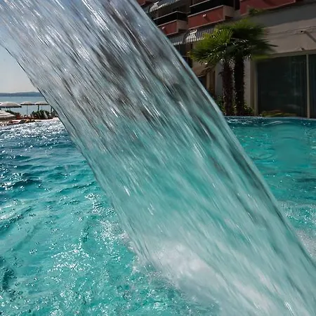 Continental Wellness & 4*